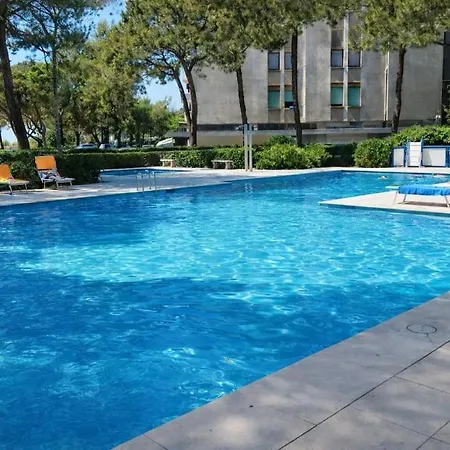 10m Dalla Con Piscina E Parcheggio Al Coperto