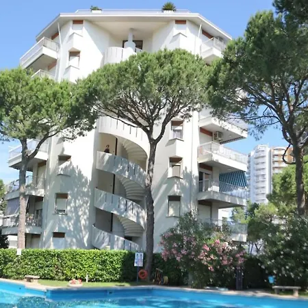 10m Dalla Con Piscina E Parcheggio Al Coperto