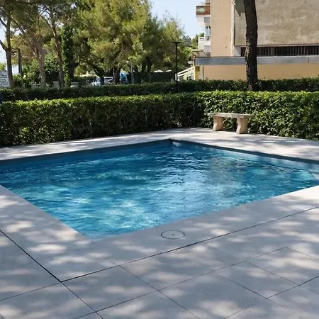 10m Dalla Con Piscina E Parcheggio Al Coperto Lignano Sabbiadoro