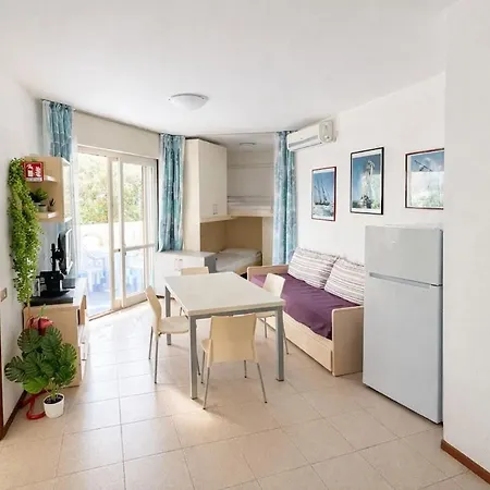 Apartament 10m Dalla Con Piscina E Parcheggio Al Coperto Lignano Sabbiadoro