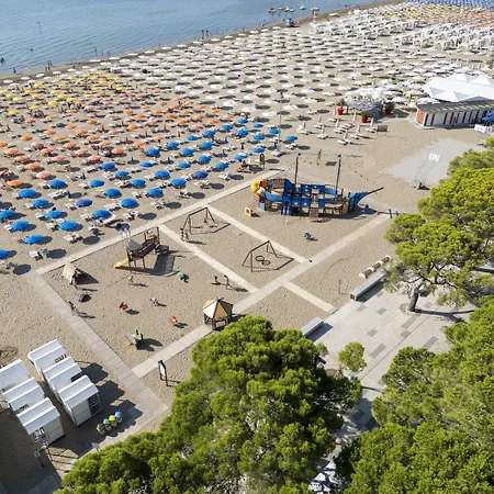 10m Dalla Con Piscina E Parcheggio Al Coperto *